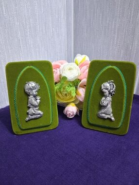Vintage Italian Pewter Praying Children On Green Velvet Handmade Chiseled Italy